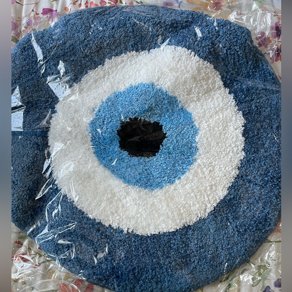 Evil Eye 🧿 Rug - Picture 2 of 3